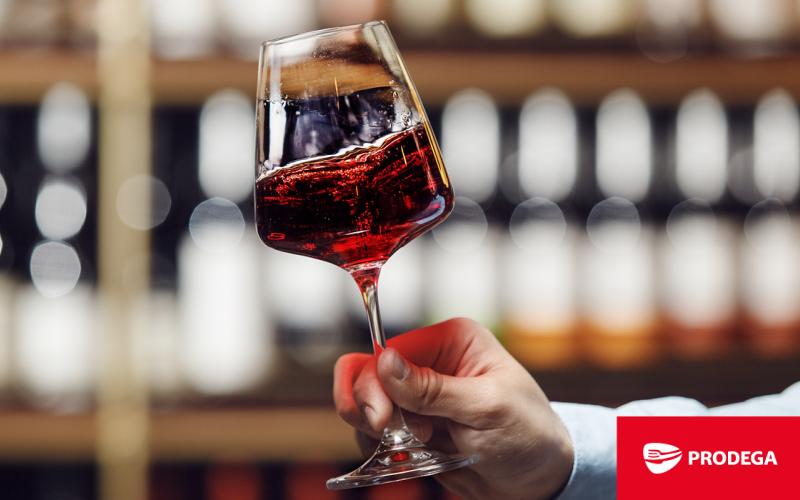 Weinglas mit Rotwein